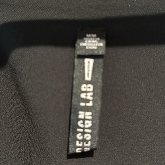 Design Lab Black Feather Tank Top Size Medium- Never Worn - Picture 3 of 4